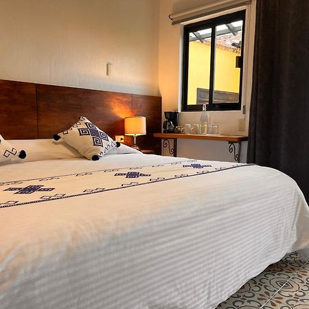Hotel Ocho Barrios Сан-Кристобаль-де-Ла-Касас Экстерьер фото