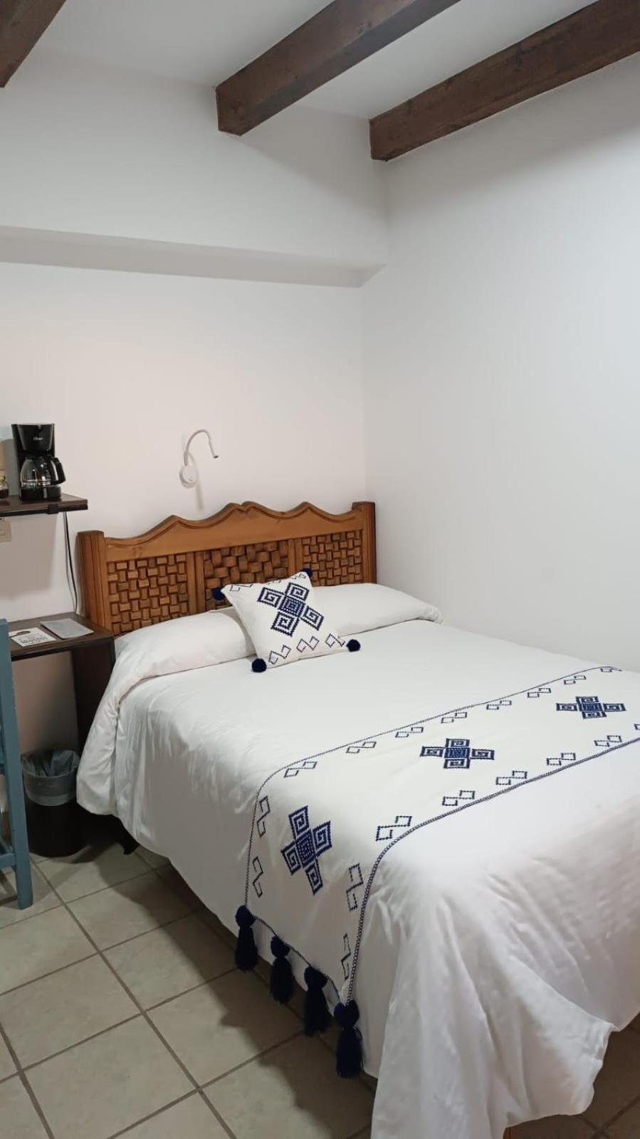 Hotel Ocho Barrios Сан-Кристобаль-де-Ла-Касас Экстерьер фото