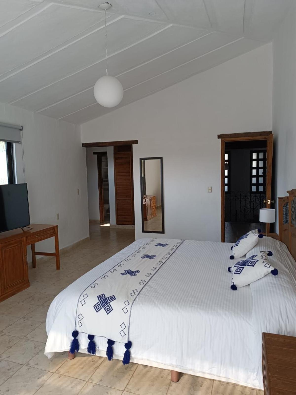 Hotel Ocho Barrios Сан-Кристобаль-де-Ла-Касас Экстерьер фото