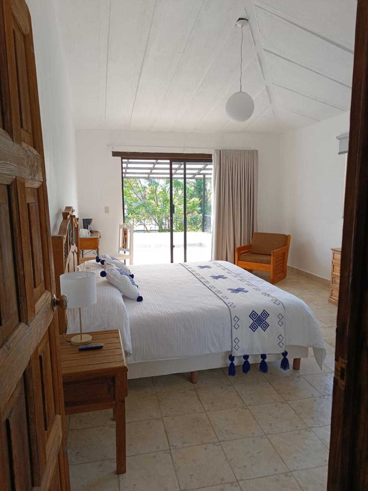 Hotel Ocho Barrios Сан-Кристобаль-де-Ла-Касас Экстерьер фото