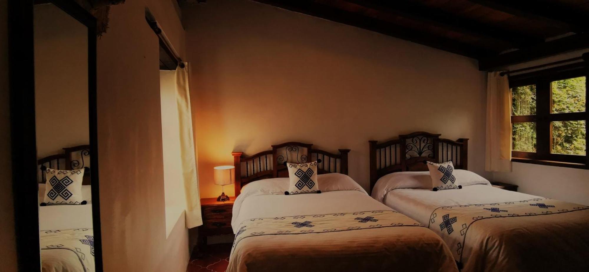 Hotel Ocho Barrios Сан-Кристобаль-де-Ла-Касас Экстерьер фото