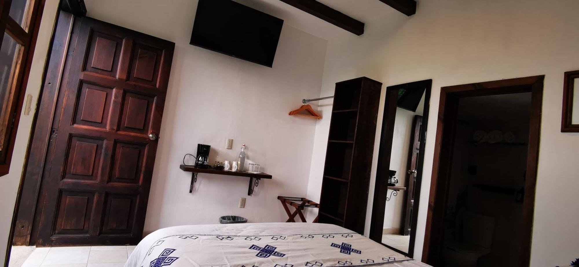 Hotel Ocho Barrios Сан-Кристобаль-де-Ла-Касас Экстерьер фото