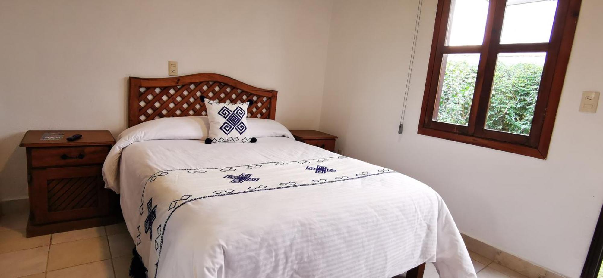 Hotel Ocho Barrios Сан-Кристобаль-де-Ла-Касас Экстерьер фото