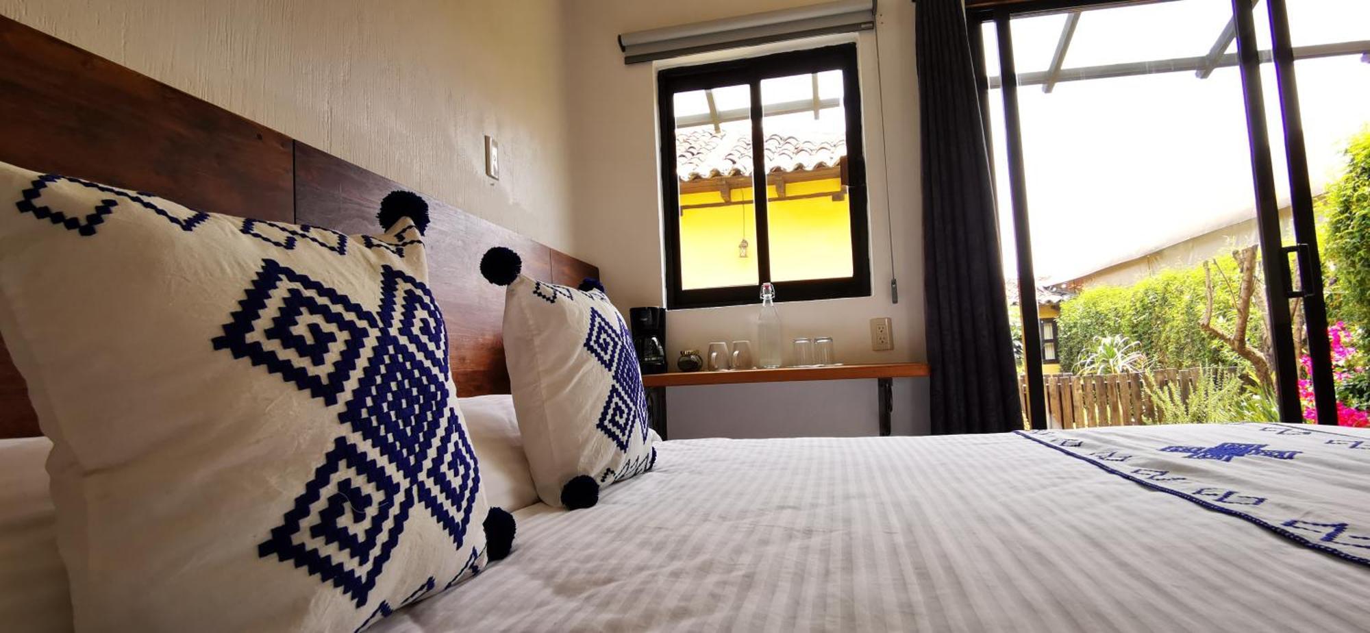 Hotel Ocho Barrios Сан-Кристобаль-де-Ла-Касас Экстерьер фото