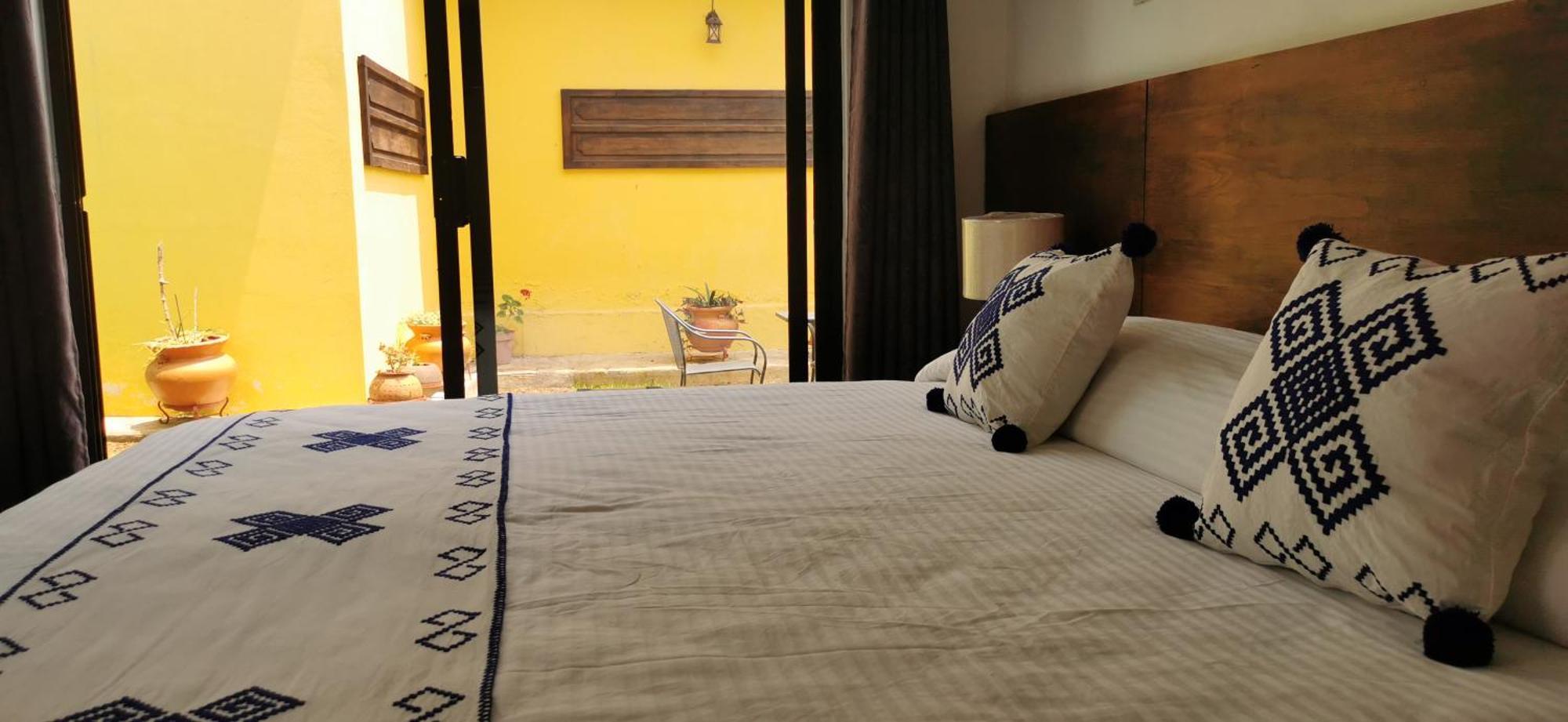 Hotel Ocho Barrios Сан-Кристобаль-де-Ла-Касас Экстерьер фото