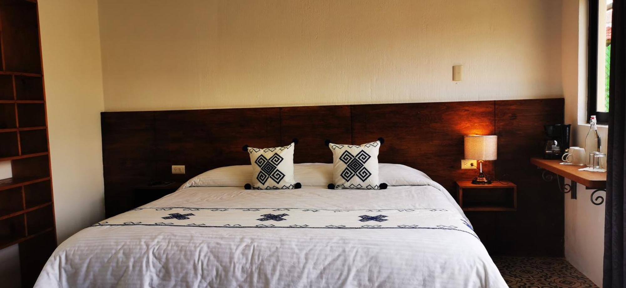 Hotel Ocho Barrios Сан-Кристобаль-де-Ла-Касас Экстерьер фото