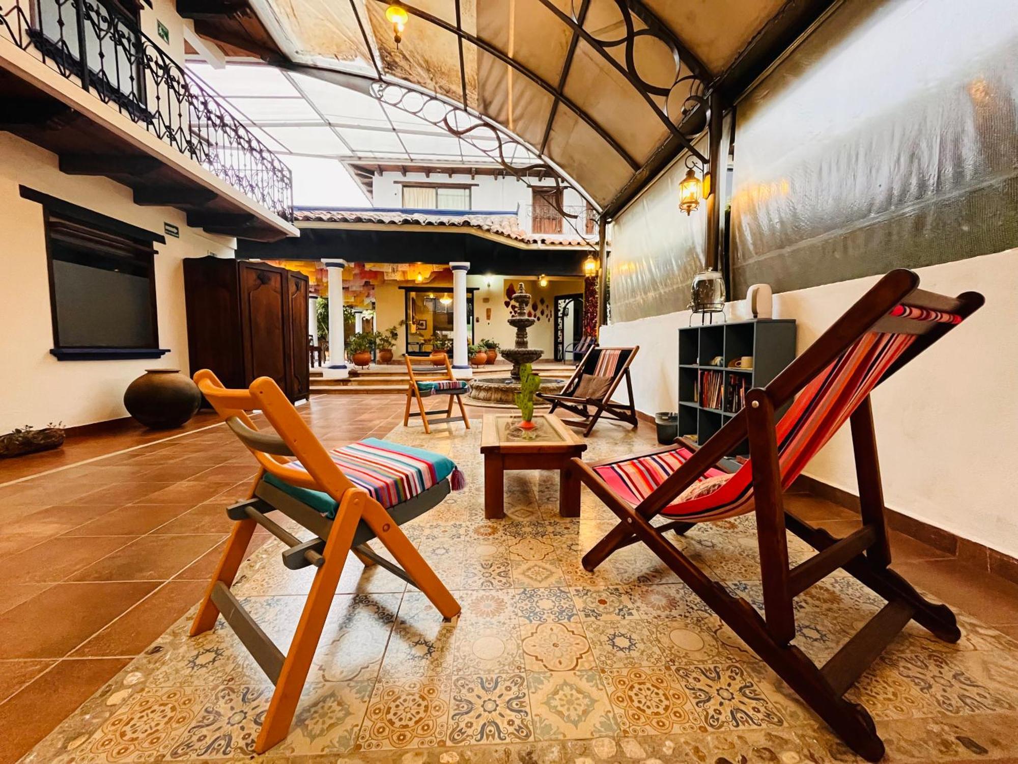 Hotel Ocho Barrios Сан-Кристобаль-де-Ла-Касас Экстерьер фото
