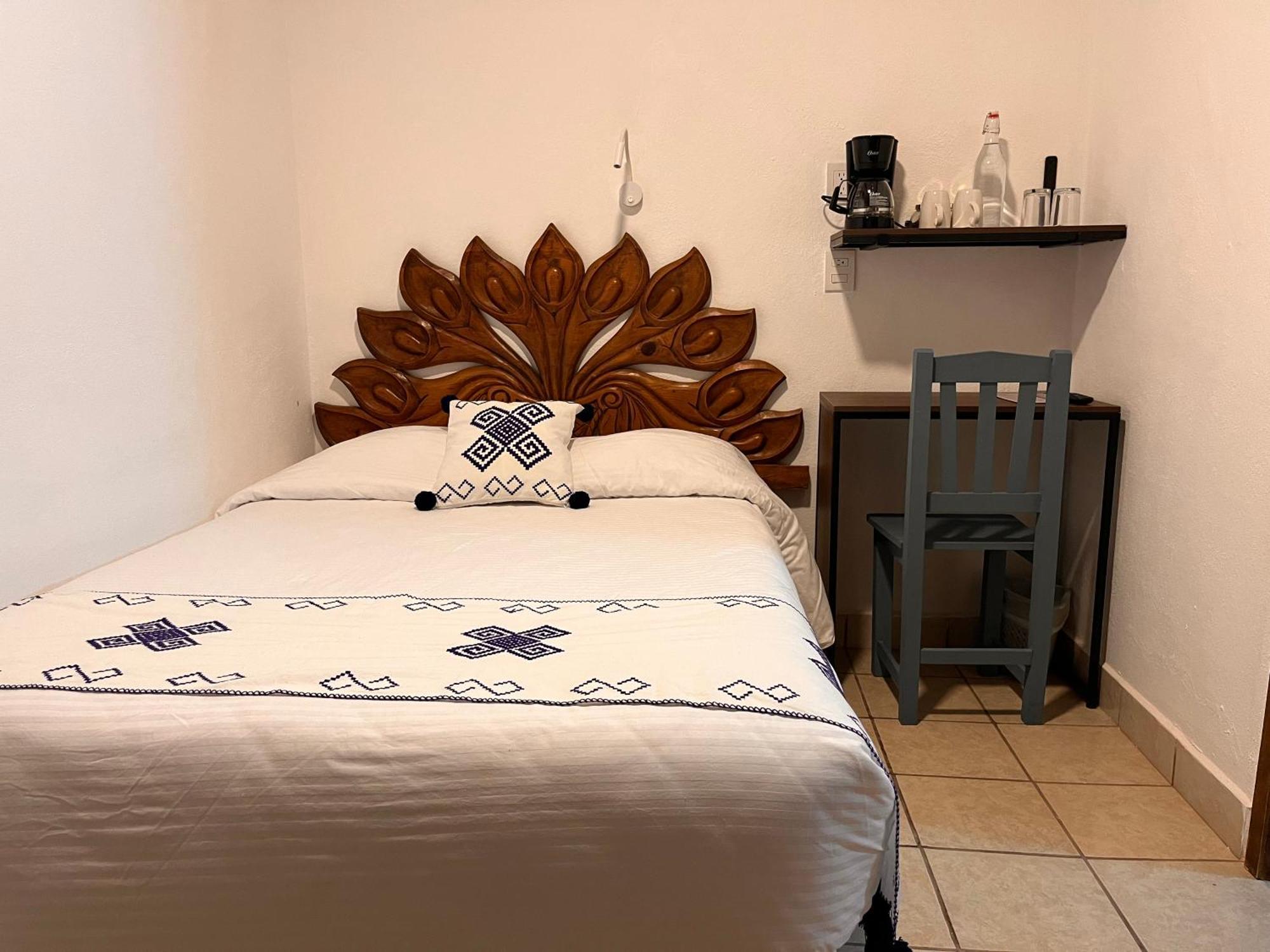 Hotel Ocho Barrios Сан-Кристобаль-де-Ла-Касас Экстерьер фото