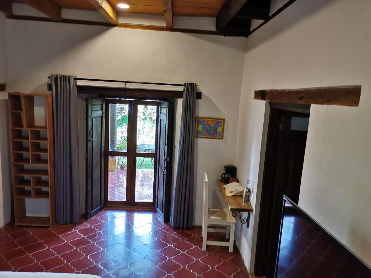 Hotel Ocho Barrios Сан-Кристобаль-де-Ла-Касас Экстерьер фото